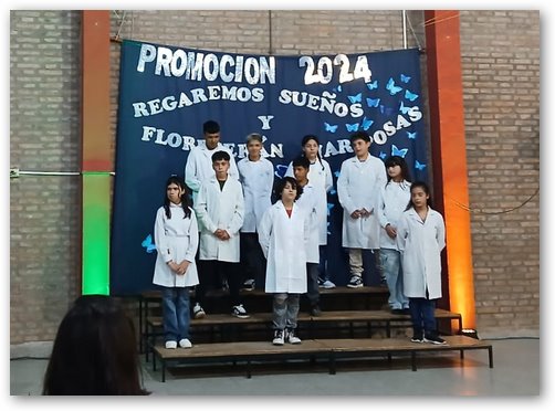 LA ESCUELA N°877 «DOMINGO FAUSTINO SARMIENTO» DESPIDIO A SUS ALUMNOS DE 7°GRADO